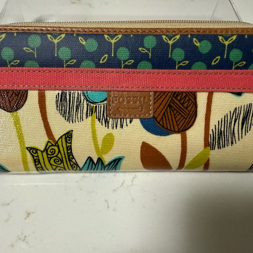 🌿 Fossil Key-Per Floral Zip Wallet 🌸